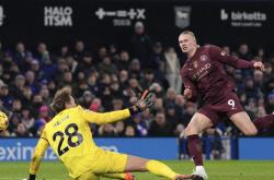 爱游戏亚洲官网-曼城客场胜出，争冠形势密不可分的简单介绍