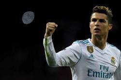 爱游戏体育官网-皇马梅开二度罗纳尔多开心如孩子般放松