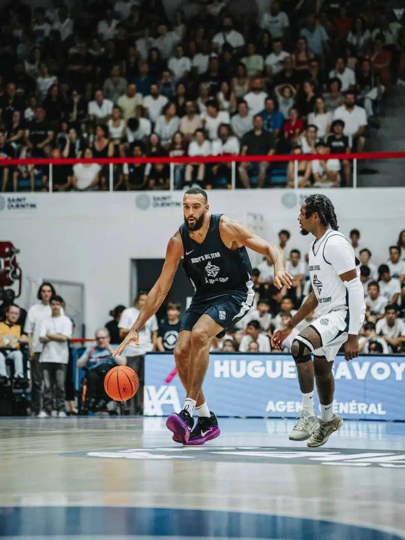 包含爵士主帅斯奈德盛赞鲁迪-戈贝尔:他是联盟最顶级的防守球员之一的词条 包含爵士主帅斯奈德盛赞鲁迪-戈贝尔:他是联盟最顶级的防守球员之一的词条