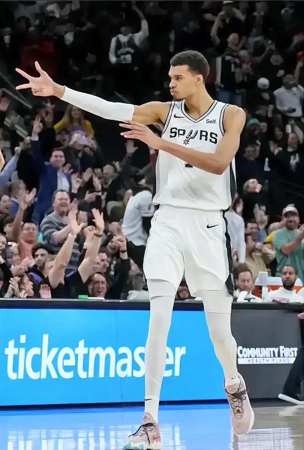 包含爵士主帅斯奈德盛赞鲁迪-戈贝尔:他是联盟最顶级的防守球员之一的词条 包含爵士主帅斯奈德盛赞鲁迪-戈贝尔:他是联盟最顶级的防守球员之一的词条