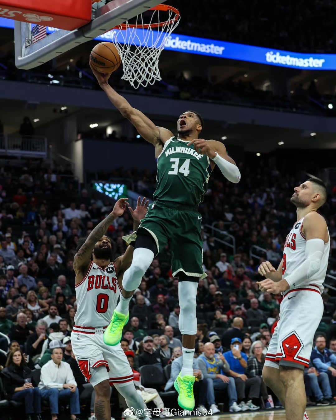 雄鹿主场取胜，字母哥表现火爆再度引人瞩目