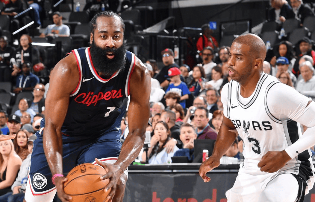 火箭凭借哈登助攻战胜马刺