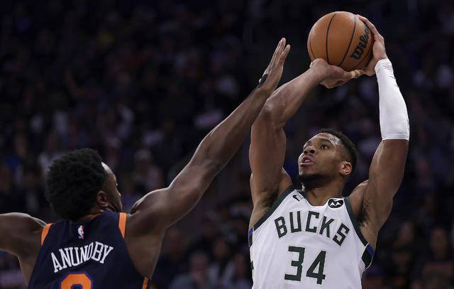 尼克斯惨败雄鹿,遭遇重创 尼克斯惨败雄鹿,遭遇重创