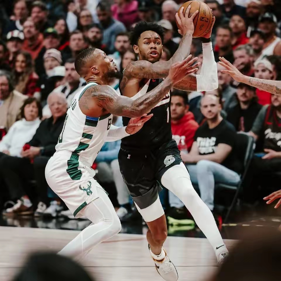 雄鹿不敌凯尔特人，字母哥独揽20分的简单介绍