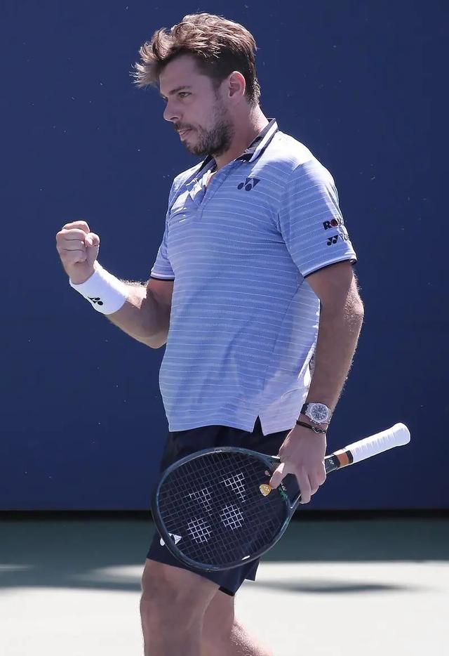 青年球员接受老将点拨,备战态度诚恳丝毫不懈怠 青年球员接受老将点拨,备战态度诚恳丝毫不懈怠