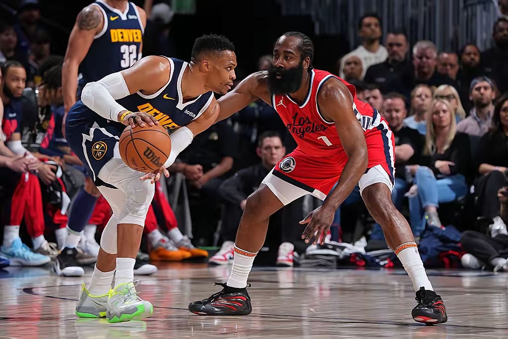 包含快船大胜灰熊，莱昂纳德独得三双成全场焦点的词条