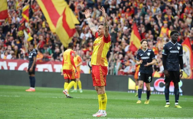 包含朗斯球迷准备欢庆球队的胜利的词条 包含朗斯球迷准备欢庆球队的胜利的词条