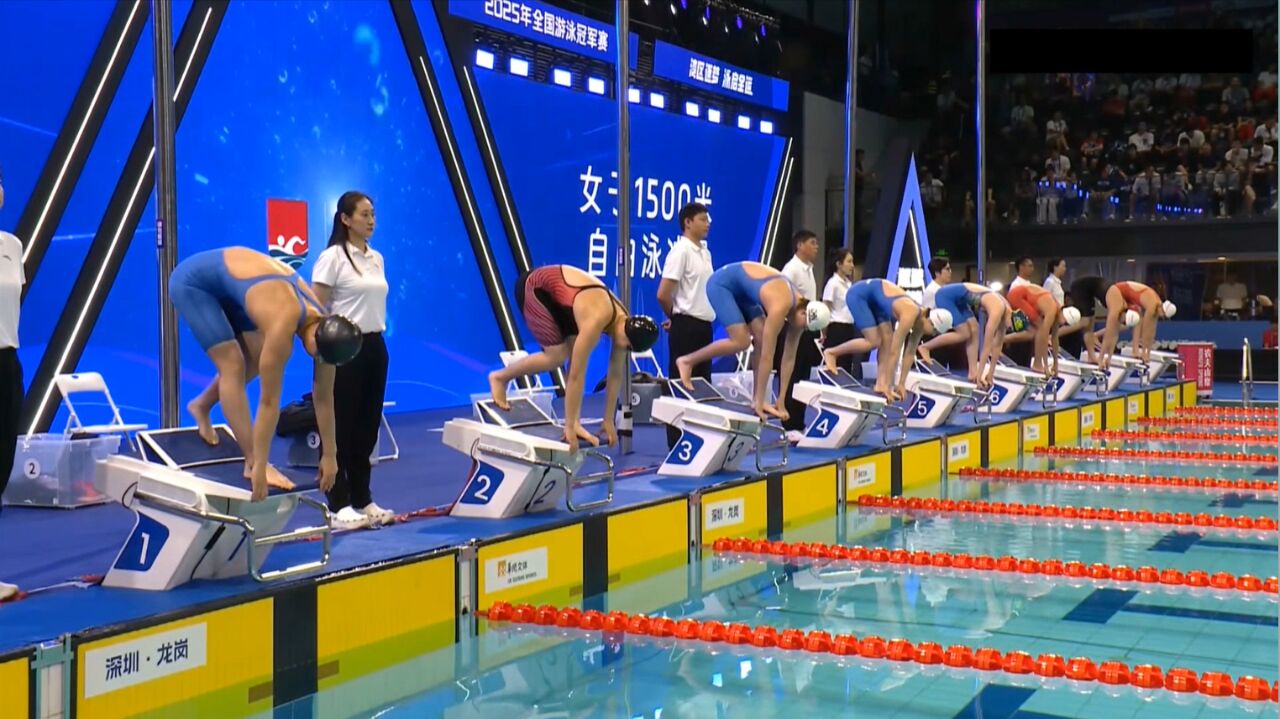 世界最高纪录刷新,轻松获得游泳冠军 世界最高纪录刷新,轻松获得游泳冠军