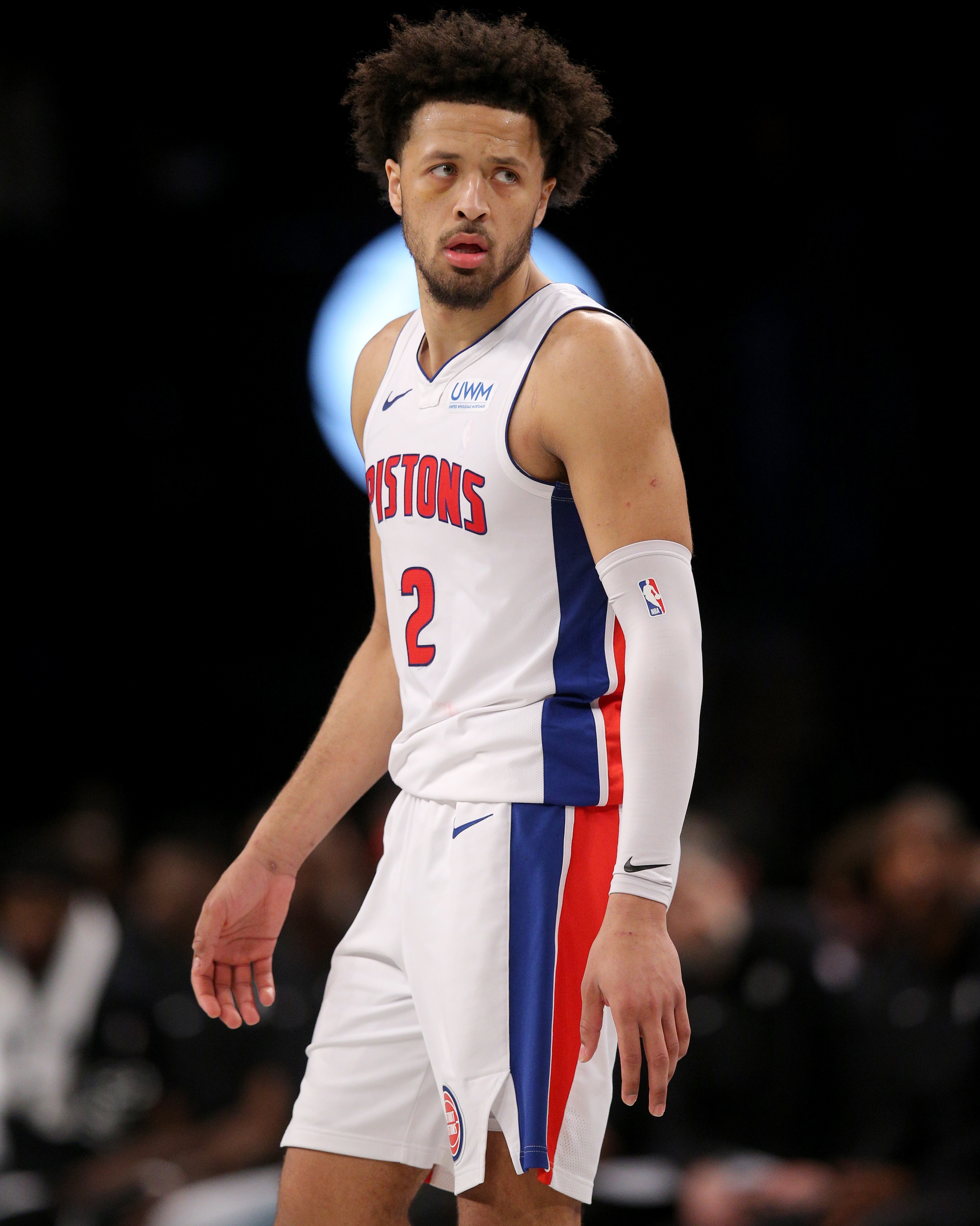 纽约尼克斯队主场惨败布鲁克林篮网，球员表现失常的简单介绍